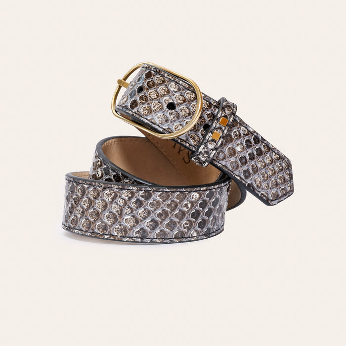 Unisex snakeskin python belt with gold buckle – luxury designer accessory for men and women. Handcrafted leather belt with python skin texture, featuring a sleek oval buckle