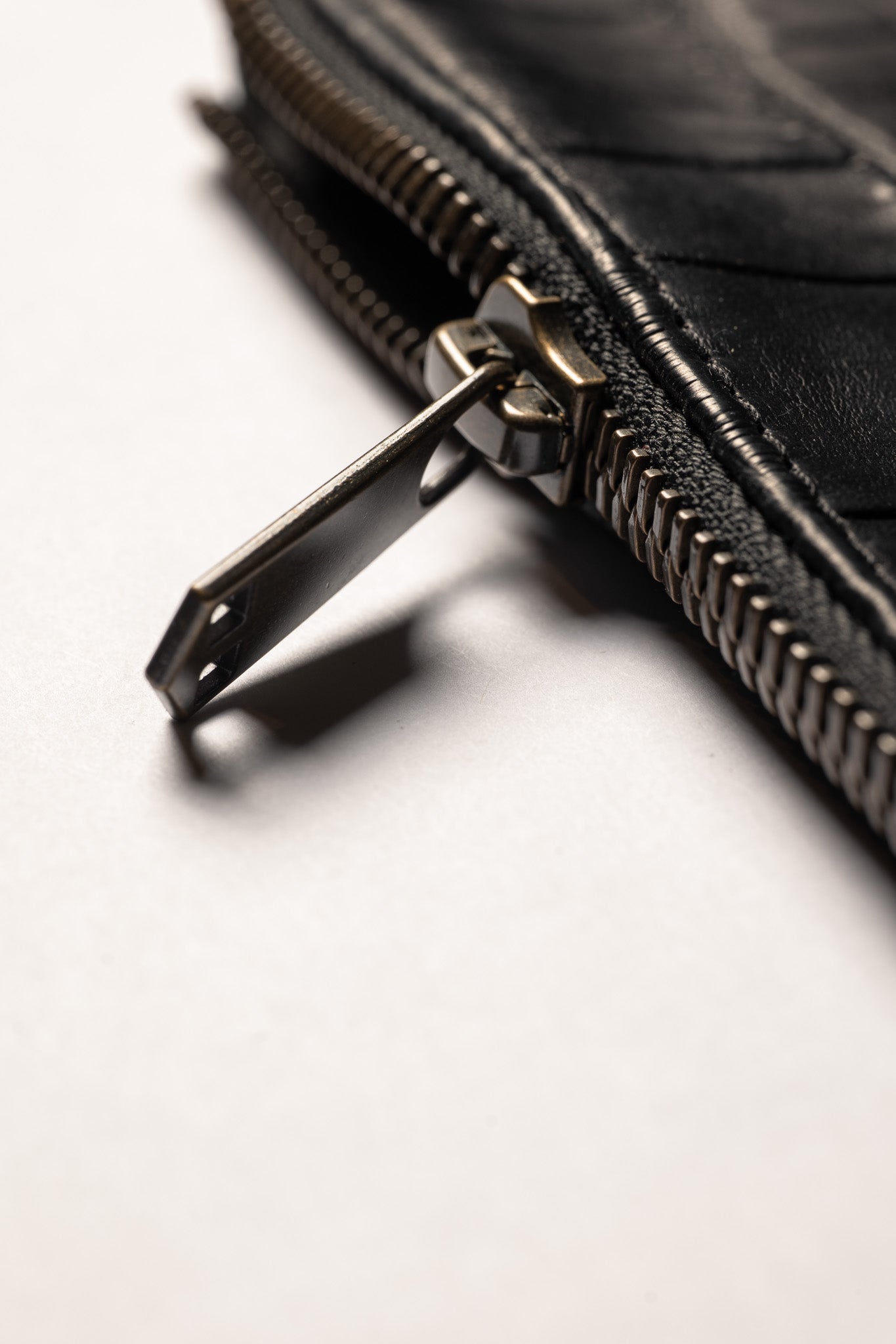 The Alligator Zipper Pouch: Black