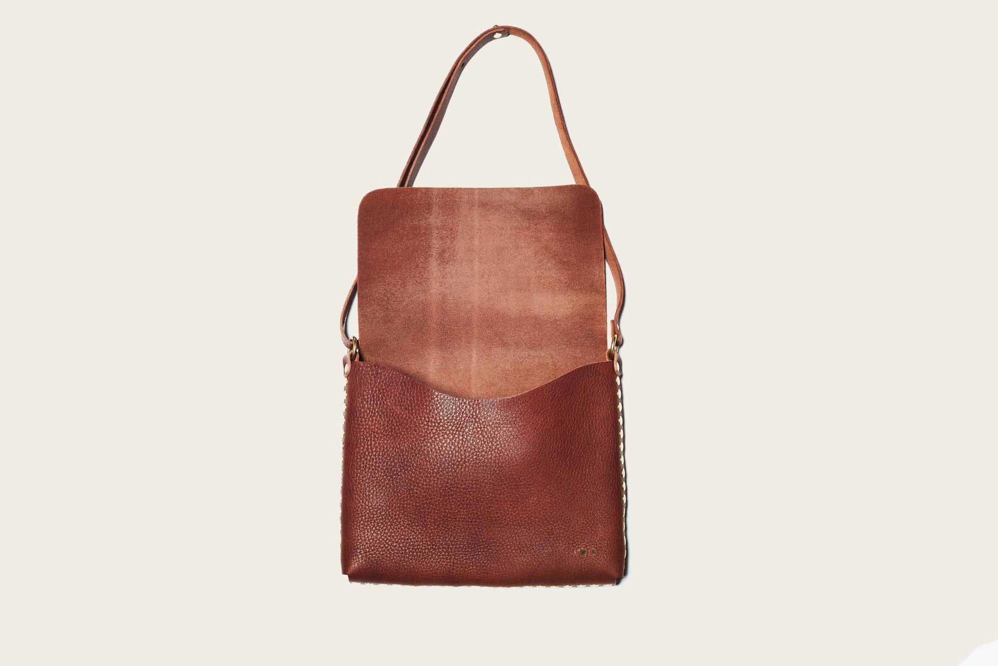 handmade crossbody leather bag with strap for men and women with western wear style by atelier savas in nashville tennessee