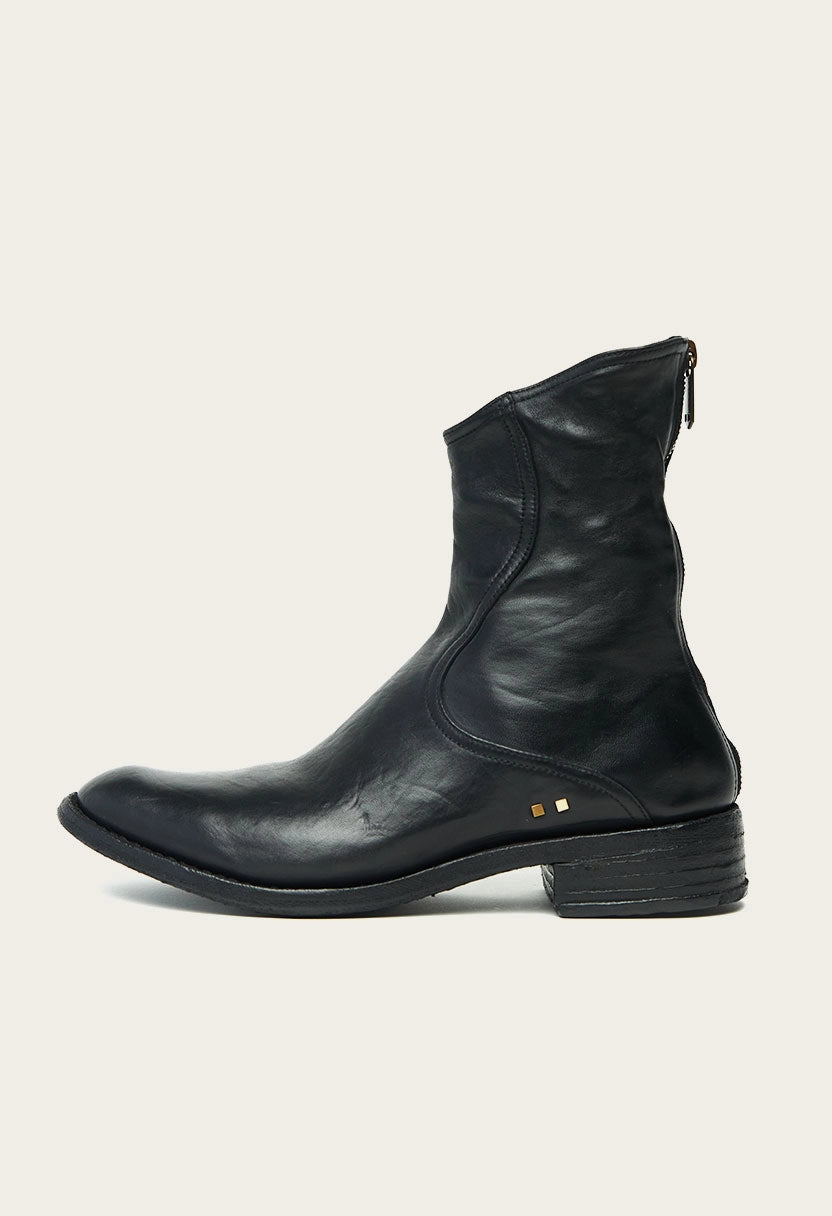 artisan-made italian leather boot with almond toe in black by luxury western wear designer atelier savas in nashville tennessee