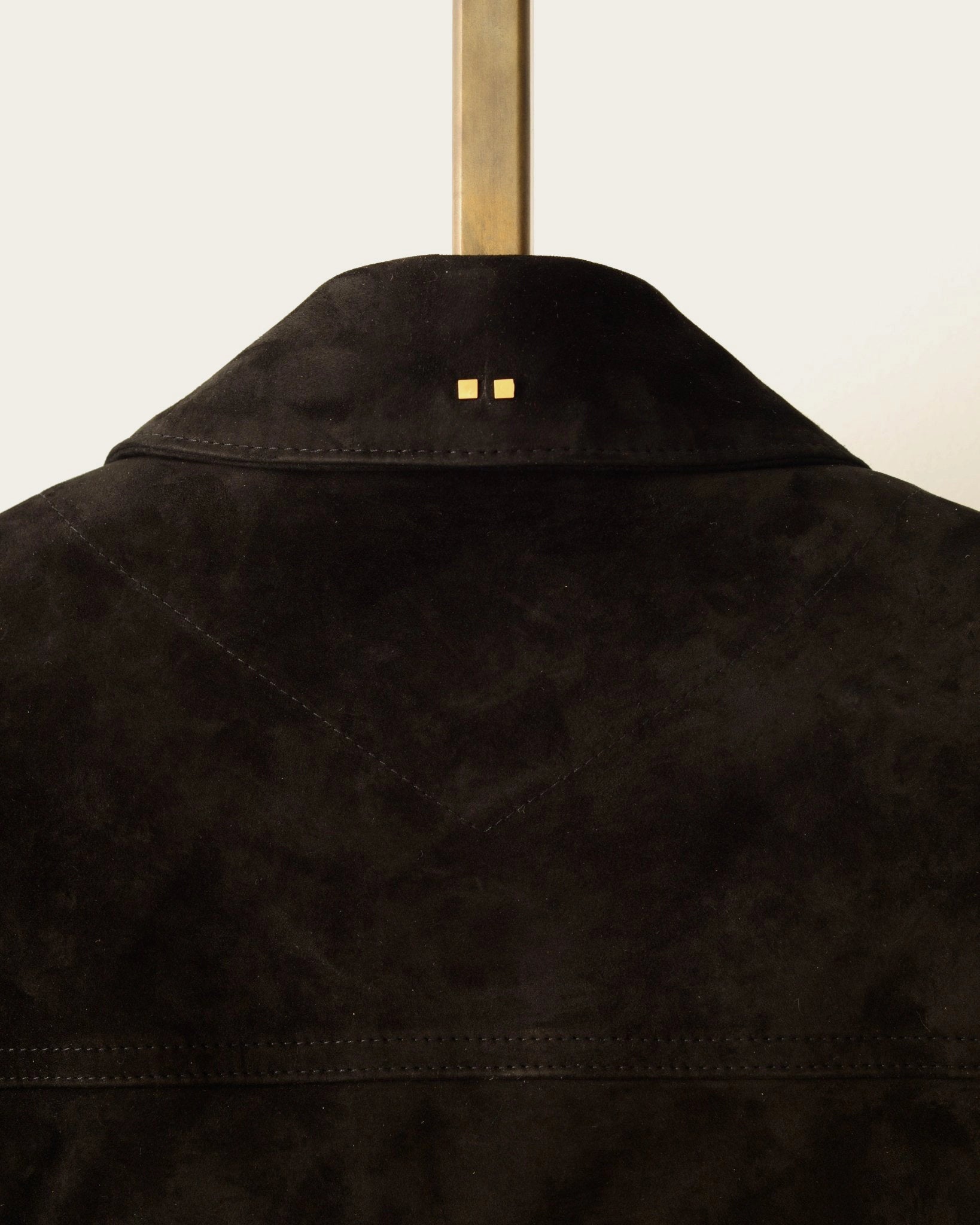 detail shot of collar on everyday mens black suede workshirt with custom metal snaps by savas in nashville tennessee