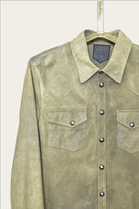 close up of yoke and collar of mens genuine italian leather shirt jacket with metal snaps by luxury western wear designer savas in nashville tennessee