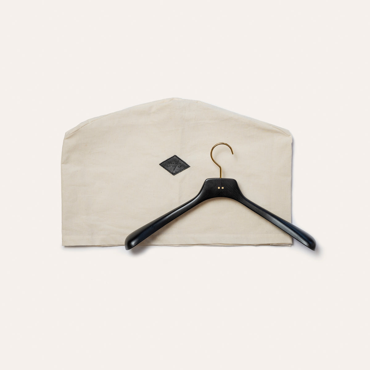 SAVAS black hangar with signature Two Dots with jacket dustbag