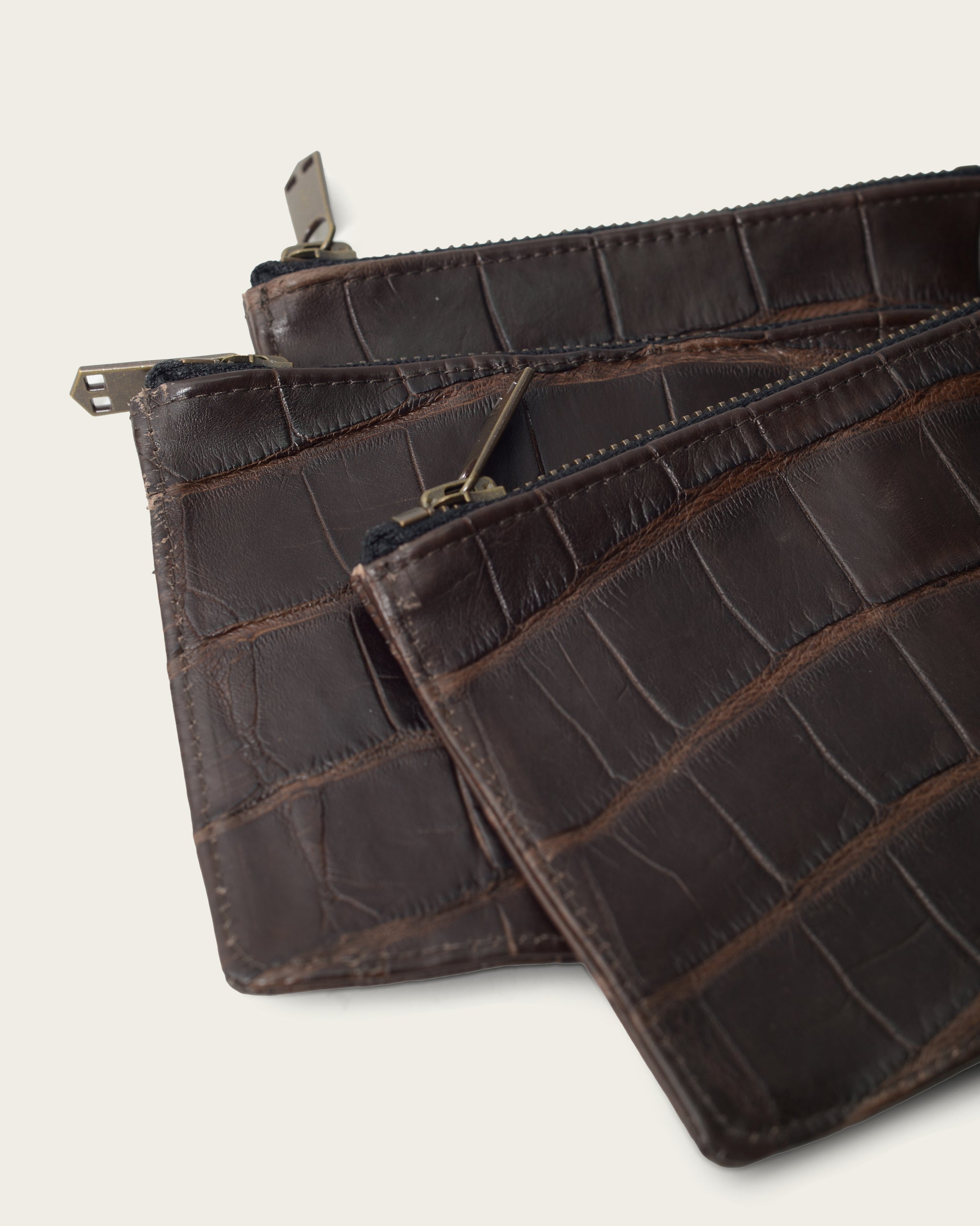 handmade alligator wallet with zipper by atelier savas in nashville tennessee